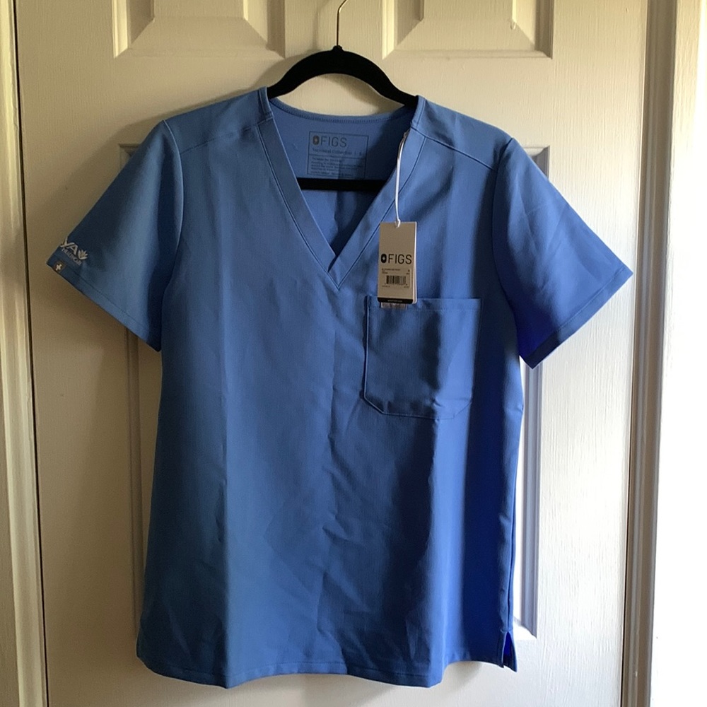 Figs scrub top